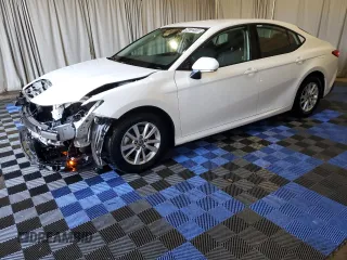 2025 Toyota Camry LE with VIN 4T1DAACKXSU501647, listed as a Copart auction lot 54232915 with 21,997 mi miles and Clean Title. Bid and sale history available at carsss.com. Image 1.