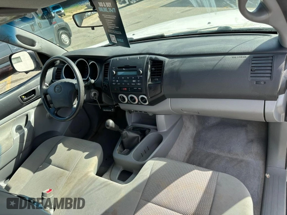 2010 Toyota Tacoma z VIN 5TEPX4EN6AZ695401, wystawiony jako Copart lot #56636935 z przebiegiem 178 262 mil mil oraz Czysty tytuł • Clean title. Historia ofert i sprzedaży dostępna na DreamBid. Obrazek 8.
