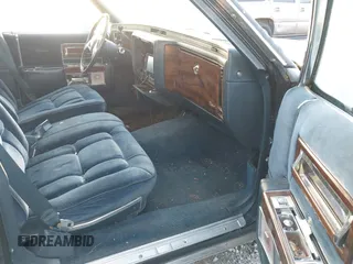 1986 Cadillac Fleetwood z VIN 1G6DW69Y7G9732954, wystawiony jako IAAI lot #41780373 z przebiegiem 61 222 mil mil oraz . Historia ofert i sprzedaży dostępna na DreamBid. Obrazek 5.