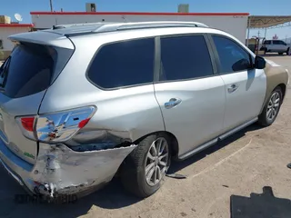 2016 Nissan Pathfinder S with VIN 5N1AR2MN1GC613261, listed as a IAAI auction lot 42024004 with 231,212 mi miles. Bid and sale history available at carsss.com. Image 4.