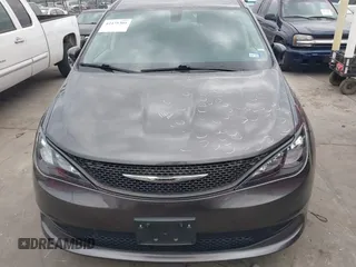 2022 Chrysler Voyager LX z VIN 2C4RC1CG0NR229871, wystawiony jako IAAI lot #42475301 z przebiegiem 32 411 mil mil oraz . Historia ofert i sprzedaży dostępna na DreamBid. Obrazek 6.