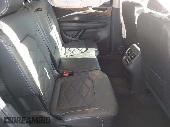 2024 Volkswagen Atlas SE with VIN 1V2LR2CA4RC505410, listed as a IAAI auction lot 41513445 with 18,647 mi miles and . Bid and sale history available at DreamBid. Image 8.