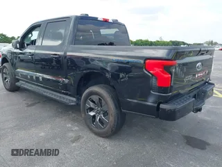 2023 Ford F-150 Lightning Pro z VIN 1FTVW1ELXPWG15885, wystawiony jako IAAI lot #41631871 z przebiegiem 88 151 mil mil oraz . Historia ofert i sprzedaży dostępna na DreamBid. Obrazek 3.