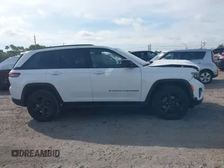 2023 Jeep Grand Cherokee Altitude z VIN 1C4RJHAG5PC609379, wystawiony jako IAAI lot #41599379 z przebiegiem 16 151 mil mil oraz . Historia ofert i sprzedaży dostępna na DreamBid. Obrazek 13.