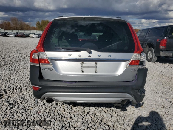 2015 Volvo XC70 T5 Drive-E Premier with VIN YV440MBK4F1220667, listed as a Copart auction lot 77652844 with 173,704 mi miles and Clean Title. Bid and sale history available at DreamBid. Image 6.