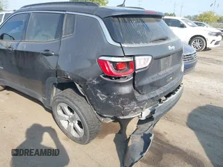 2017 Jeep Compass Latitude with VIN 3C4NJDBB5HT641152, listed as a IAAI auction lot 40330620 with 116,809 mi miles. Bid and sale history available at carsss.com. Image 6.