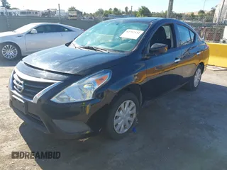 2017 Nissan Versa S Plus z VIN 3N1CN7AP1HL883983, wystawiony jako IAAI lot #42797132 z przebiegiem 179 584 mil mil oraz . Historia ofert i sprzedaży dostępna na DreamBid. Obrazek 2.