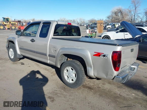 2004 Chevrolet Colorado LS Z71 with VIN 1GCDT196448133938, listed as a IAAI auction lot 41647829 with 196,530 mi miles. Bid and sale history available at carsss.com. Image 3.
