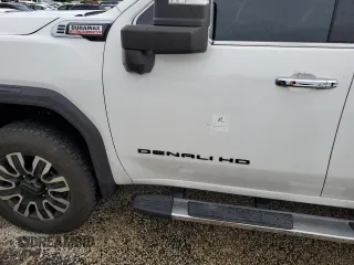 2024 GMC Sierra 3500HD Denali z VIN 1GT49WEY9RF106062, wystawiony jako Copart lot #74111274 z przebiegiem Nie podano mil oraz Nie do naprawy • Non repairable. Historia ofert i sprzedaży dostępna na DreamBid. Obrazek 12.
