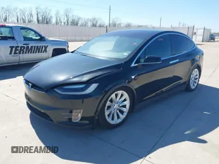2017 Tesla Model X 90D z VIN 5YJXCAE28HF059140, wystawiony jako IAAI lot #41648518 z przebiegiem Nie podano mil oraz . Historia ofert i sprzedaży dostępna na DreamBid. Obrazek 2.