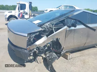2024 Tesla Cybertruck с VIN 7G2CEHED5RA053763, выставлен на аукционе IAAI как лот 42337217 с пробегом Не указан миль и . История ставок и продаж доступна на DreamBid. Изображение 6.