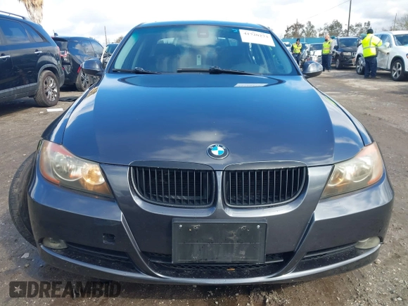 2006 BMW 3 Series 325i with VIN WBAVB13566PT05917, listed as a IAAI auction lot 41720273 with 171,686 mi miles. Bid and sale history available at carsss.com. Image 12.