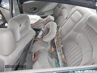 2002 Pontiac Bonneville SE z VIN 1G2HX54K624146331, wystawiony jako IAAI lot #41924115 z przebiegiem 83 665 mil mil oraz . Historia ofert i sprzedaży dostępna na DreamBid. Obrazek 8.