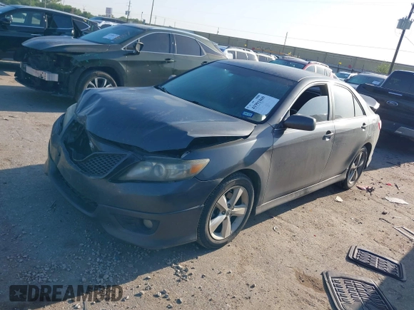 2011 Toyota Camry LE z VIN 4T1BF3EKXBU773360, wystawiony jako IAAI lot #41991860 z przebiegiem 201 251 mil mil oraz . Historia ofert i sprzedaży dostępna na DreamBid. Obrazek 17.