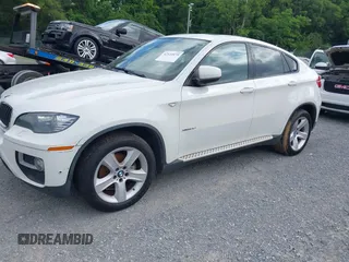 2013 BMW X6 xDrive35i z VIN 5UXFG2C59DL788319, wystawiony jako IAAI lot #42522879 z przebiegiem 158 589 mil mil oraz . Historia ofert i sprzedaży dostępna na DreamBid. Obrazek 17.