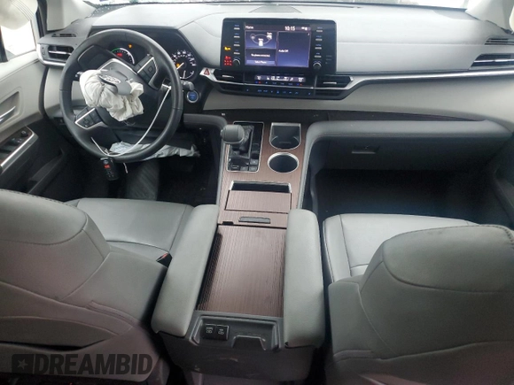 2021 Toyota Sienna XLE with VIN 5TDYRKEC5MS072144, listed as a Copart auction lot 51574645 with 41,137 mi miles and Salvage Title. Bid and sale history available at DreamBid. Image 8.