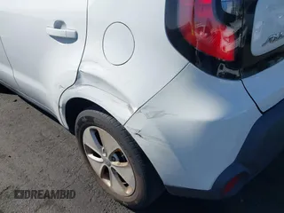 2015 Kia Soul z VIN KNDJN2A27F7230622, wystawiony jako IAAI lot #41598447 z przebiegiem 234 233 mil mil oraz . Historia ofert i sprzedaży dostępna na DreamBid. Obrazek 6.