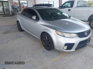 2010 Kia Forte SX с VIN KNAFW6A35A5123105, выставлен на аукционе IAAI как лот 42305536 с пробегом 131 979 миль миль и . История ставок и продаж доступна на DreamBid. Изображение 1.
