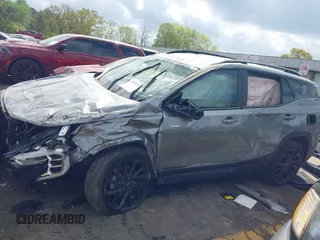 2024 GMC Terrain SLE z VIN 3GKALMEG7RL190649, wystawiony jako IAAI lot #41952934 z przebiegiem 20 473 mil mil oraz . Historia ofert i sprzedaży dostępna na DreamBid. Obrazek 14.