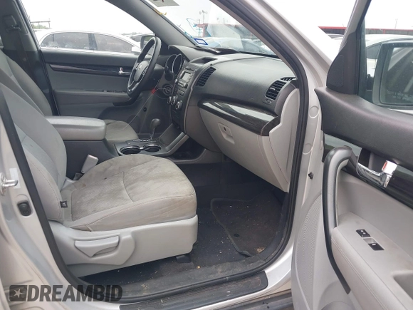 2012 Kia Sorento LX with VIN 5XYKT3A14CG272381, listed as a IAAI auction lot 42077775 with 165,538 mi miles. Bid and sale history available at carsss.com. Image 5.