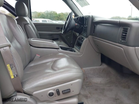 2005 GMC Yukon SLT with VIN 1GKEC13T15J221363, listed as a IAAI auction lot 41388170 with 233,577 mi miles. Bid and sale history available at carsss.com. Image 5.