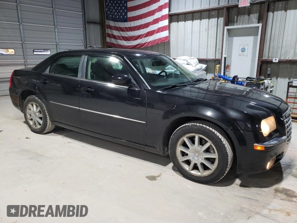 2008 Chrysler 300 z VIN 2C3LK33G58H203852, wystawiony jako Copart lot #86812404 z przebiegiem 213 031 mil mil oraz Szkoda całkowita • Salvage title. Historia ofert i sprzedaży dostępna na DreamBid. Obrazek 4.