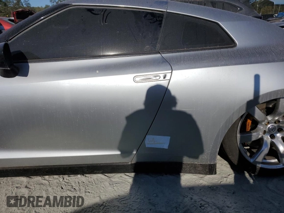 2009 Nissan GT-R Premium z VIN JN1AR54F49M252803, wystawiony jako Copart lot #83905134 z przebiegiem Nie podano mil oraz Nie do naprawy • Non repairable. Historia ofert i sprzedaży dostępna na DreamBid. Obrazek 12.