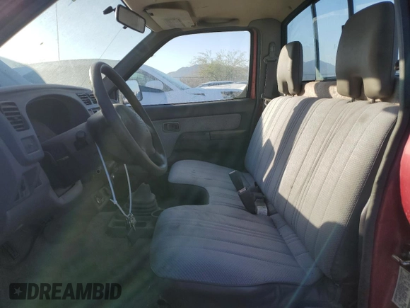 1998 Nissan Frontier XE z VIN 1N6DD21S1WC352882, wystawiony jako Copart lot #73419554 z przebiegiem 160 582 mil mil oraz Czysty tytuł • Clean title. Historia ofert i sprzedaży dostępna na DreamBid. Obrazek 7.