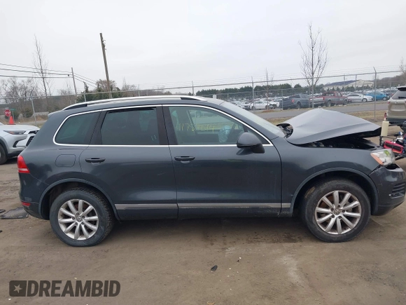 2012 Volkswagen Touareg Sport z VIN WVGEF9BP5CD011717, wystawiony jako IAAI lot #41787614 z przebiegiem 138 127 mil mil oraz . Historia ofert i sprzedaży dostępna na DreamBid. Obrazek 13.