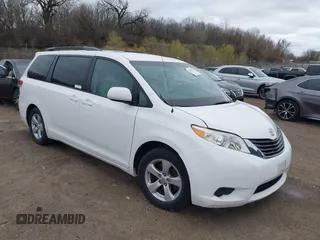 2012 Toyota Sienna LE AAS с VIN 5TDKK3DC7CS224490, выставлен на аукционе IAAI как лот 42030426 с пробегом 222 068 миль миль и . История ставок и продаж доступна на DreamBid. Изображение 1.