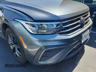 2024 Volkswagen Tiguan SE z VIN 3VV3B7AX7RM106937, wystawiony jako IAAI lot #42845192 z przebiegiem 32 134 mil mil oraz . Historia ofert i sprzedaży dostępna na DreamBid. Obrazek 34.