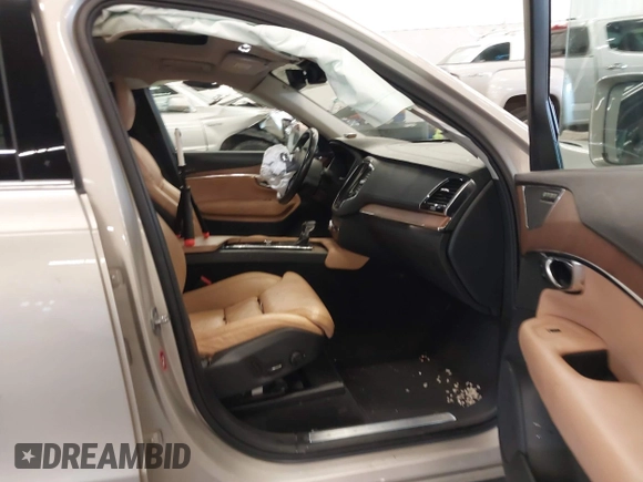 2016 Volvo XC90 T6 Inscription z VIN YV4A22PL7G1015431, wystawiony jako IAAI lot #41765381 z przebiegiem 83 471 mil mil oraz . Historia ofert i sprzedaży dostępna na DreamBid. Obrazek 5.