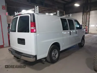 2022 GMC Savana Cargo Van with VIN 1GTW7AF77N1222004, listed as a IAAI auction lot 40864118 with 66,592 mi miles. Bid and sale history available at carsss.com. Image 4.