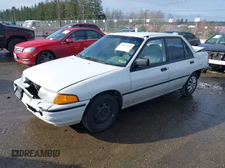 1993 Ford Escort z VIN 3FAPP13J9PR205353, wystawiony jako IAAI lot #41837169 z przebiegiem 4016 mil mil oraz . Historia ofert i sprzedaży dostępna na DreamBid. Obrazek 2.
