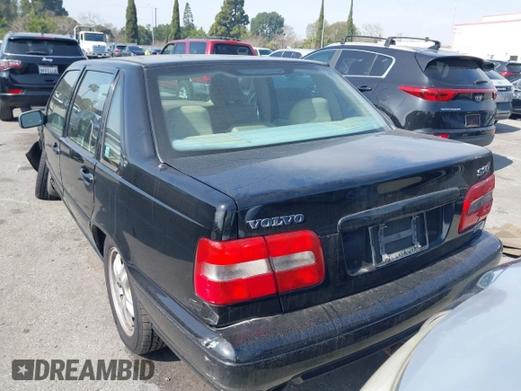 2000 Volvo S70 с VIN YV1LS56D1Y2662615, выставлен на аукционе IAAI как лот 41622599 с пробегом 269 328 миль миль и . История ставок и продаж доступна на DreamBid. Изображение 3.