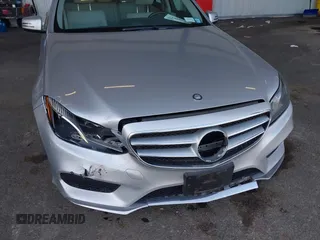 2014 Mercedes-Benz E 350 Sport z VIN WDDHF5KB2EA831973, wystawiony jako IAAI lot #41748637 z przebiegiem 153 481 mil mil oraz . Historia ofert i sprzedaży dostępna na DreamBid. Obrazek 6.