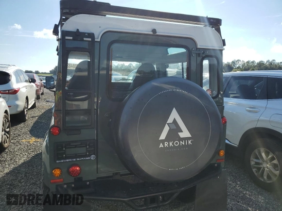 1992 Land Rover Defender with VIN SALLDVAF8JA917701, listed as a Copart auction lot 73864824 with 4,284 mi miles and Salvage title. Bid and sale history available at DreamBid. Image 6.