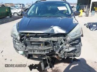2017 Ford Escape SE with VIN 1FMCU9G99HUD03370, listed as a IAAI auction lot 41700809 with 136,575 mi miles. Bid and sale history available at carsss.com. Image 6.