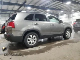 2013 Kia Sorento LX with VIN 5XYKTCA61DG401531, listed as a Copart auction lot 43551355 with 191,920 mi miles and Salvage Title. Bid and sale history available at carsss.com. Image 3.