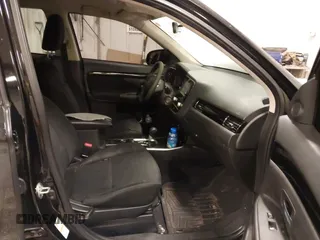 2020 Mitsubishi Outlander ES z VIN JA4AZ3A33LZ048610, wystawiony jako IAAI lot #41296277 z przebiegiem 59 372 mil mil oraz . Historia ofert i sprzedaży dostępna na DreamBid. Obrazek 5.