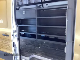 2023 Ford Transit Cargo с VIN 1FTBR1X80PKC02478, выставлен на аукционе IAAI как лот 42791988 с пробегом 40 987 миль миль и . История ставок и продаж доступна на DreamBid. Изображение 19.