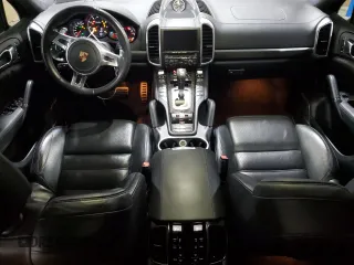 2012 Porsche Cayenne Turbo z VIN WP1AC2A21CLA84144, wystawiony jako Copart lot #82688294 z przebiegiem 124 143 mil mil oraz Szkoda całkowita • Salvage title. Historia ofert i sprzedaży dostępna na DreamBid. Obrazek 8.