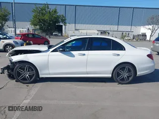 2019 Mercedes-Benz E 300 with VIN WDDZF4JB1KA686212, listed as a IAAI auction lot 41891840 with 30,088 mi miles and . Bid and sale history available at DreamBid. Image 15.