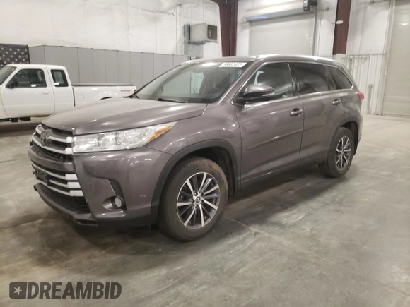 2018 Toyota Highlander SE z VIN 5TDJZRFH8JS528329, wystawiony jako Copart lot #56682465 z przebiegiem 131 082 mil mil oraz Szkoda całkowita • Salvage title. Historia ofert i sprzedaży dostępna na DreamBid. Obrazek 1.