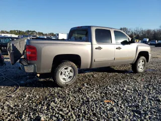 2007 Chevrolet Silverado 1500 LT w/1LT with VIN 2GCEC13J771554139, listed as a Copart auction lot 89317805 with 232,226 mi miles and Salvage Title. Bid and sale history available at carsss.com. Image 3.