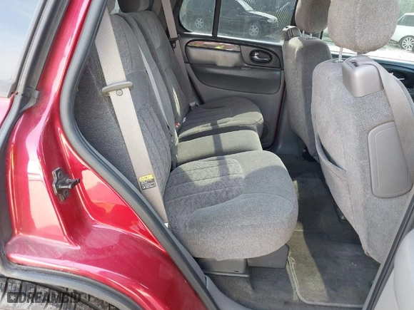 2004 GMC Envoy SLE with VIN 1GKDT13S442157704, listed as a IAAI auction lot 41907592 with 127,000 mi miles. Bid and sale history available at carsss.com. Image 8.
