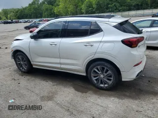 2021 Buick Encore GX Essence с VIN KL4MMGSL9MB166902, выставлен на аукционе Copart как лот 62813305 с пробегом 52 591 миль миль и Списание • Salvage title. История ставок и продаж доступна на DreamBid. Изображение 2.