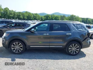 2017 Ford Explorer Platinum z VIN 1FM5K8HT0HGB85923, wystawiony jako IAAI lot #42399738 z przebiegiem 107 592 mil mil oraz . Historia ofert i sprzedaży dostępna na DreamBid. Obrazek 13.