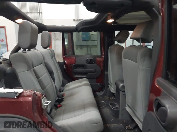 2007 Jeep Wrangler Unlimited Sahara z VIN 1J4GA59157L218278, wystawiony jako IAAI lot #41871773 z przebiegiem 145 992 mil mil oraz . Historia ofert i sprzedaży dostępna na DreamBid. Obrazek 8.