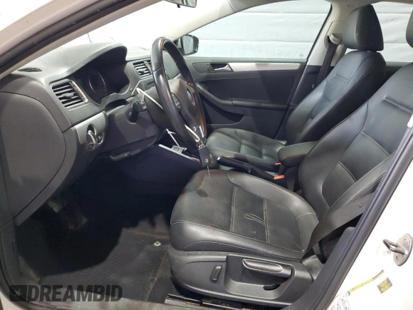 2013 Volkswagen Jetta SE с VIN 3VWDP7AJXDM423133, выставлен на аукционе Copart как лот 54582135 с пробегом 174 422 миль миль и Списание • Salvage title. История ставок и продаж доступна на DreamBid. Изображение 7.